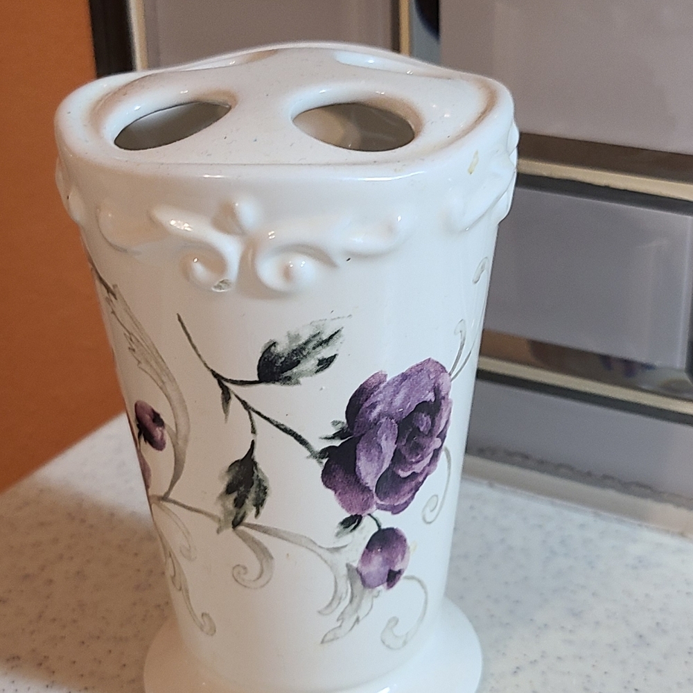 Floral White and Purple Toothbrush Holder